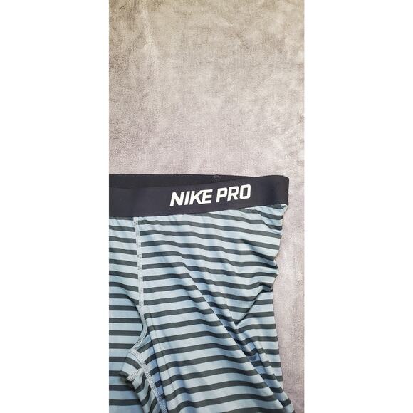 Nike Pro Dri-Fit Women's Sz M Capri Leggings Gray Black Stiped Activewear C30-35 - Picture 5 of 8